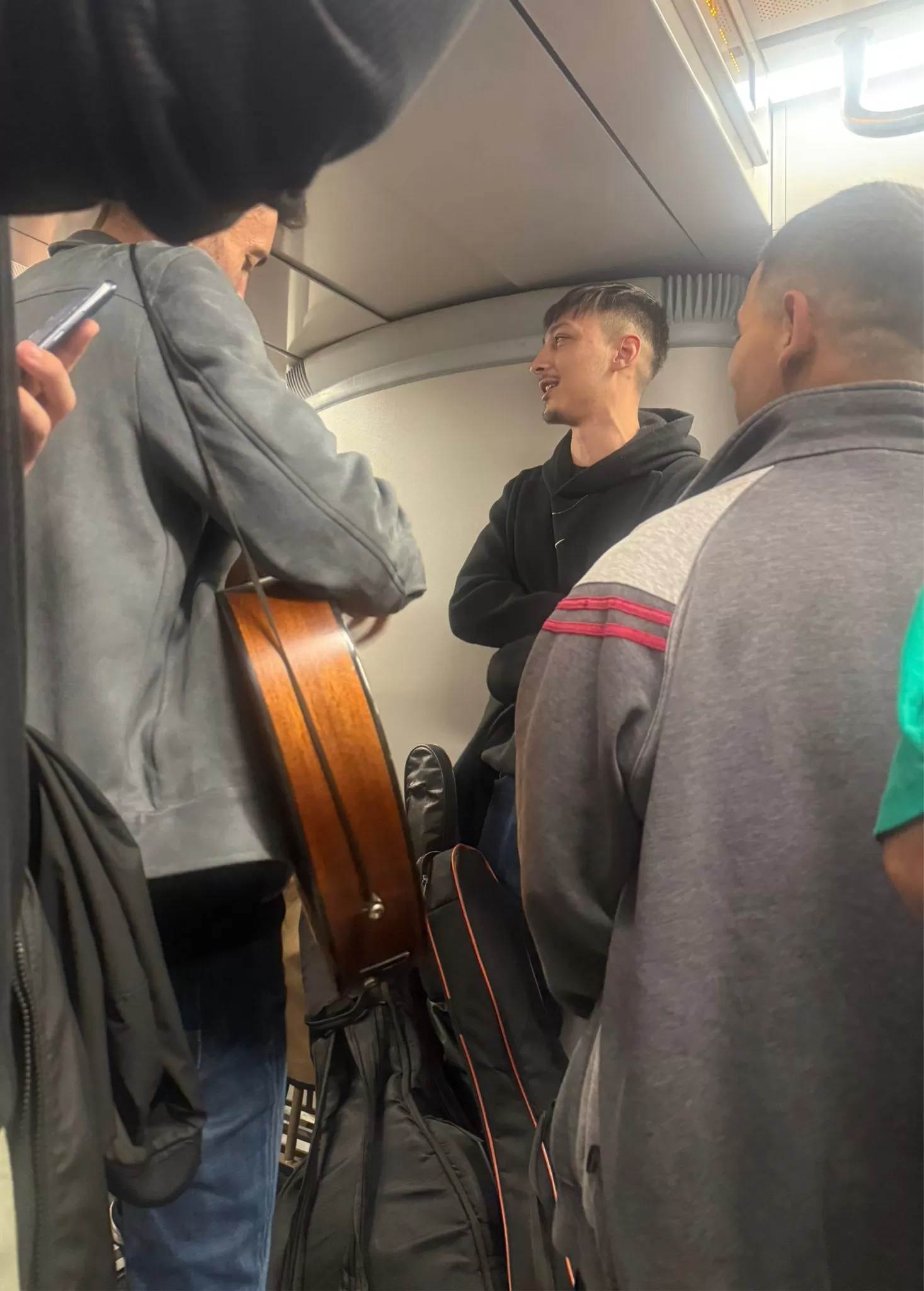 ANADOLU YAKASI METRODA MÜZİK STRES AZALTIYOR.